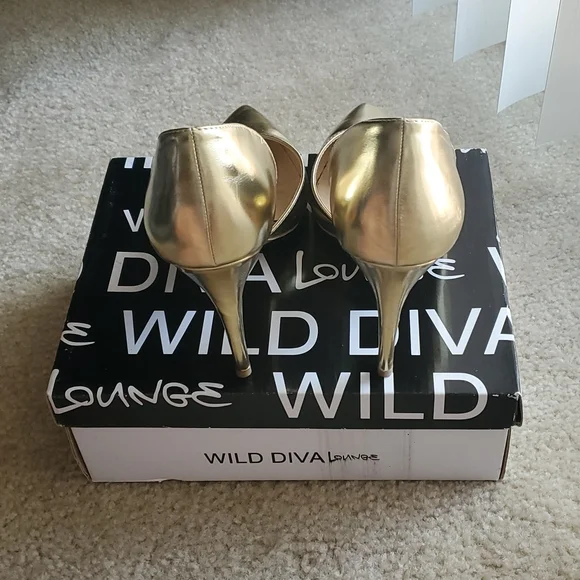 Gold Pumps - Picture 2 of 3